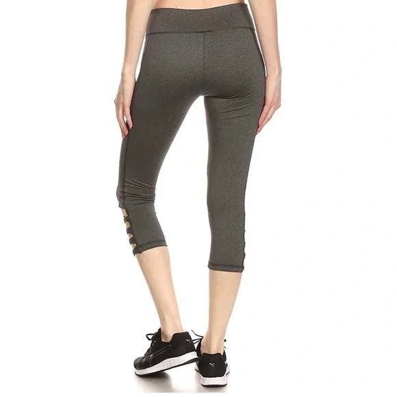 NWT Shosho Active Charcoal Grey Capri Leggings Crisscross M - Picture 2 of 8